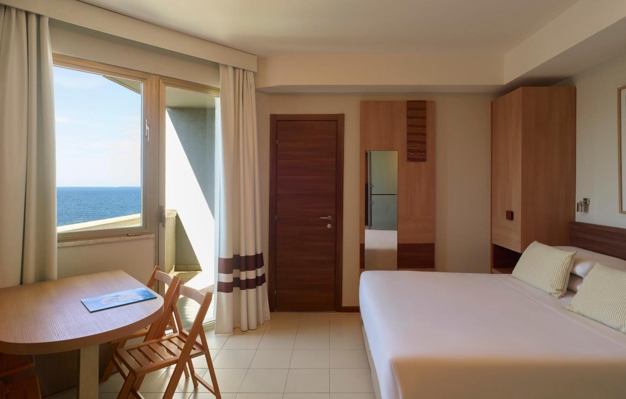 Serena Majestic Residence Montesilvano Room photo
